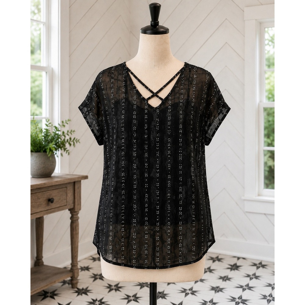 Maurices Black Sheer Patterned Short Sleeve Top Size 7 (m) EUC